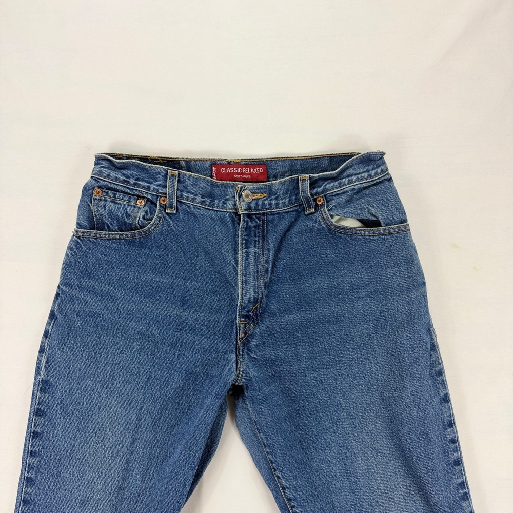 Levi's 550 Women's Classic Relaxed Tapered Jeans Medium Wash Cotton Size 12 - Picture 9 of 10
